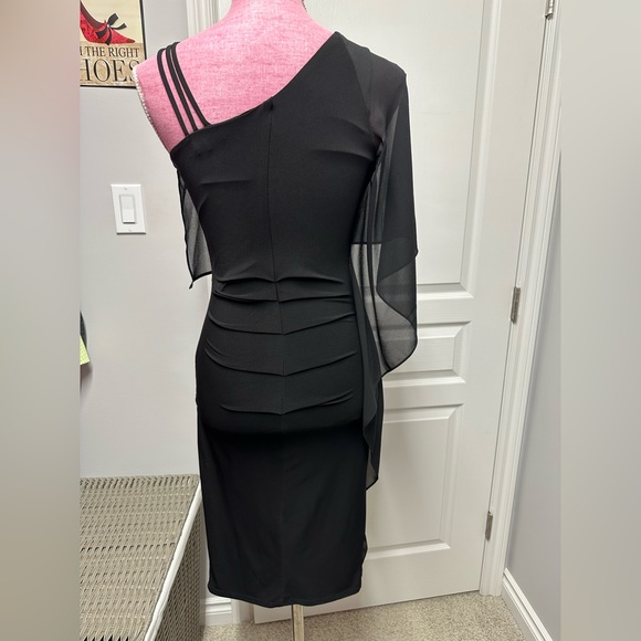 Stunning Le Chateau Little Black dress - Picture 2 of 9